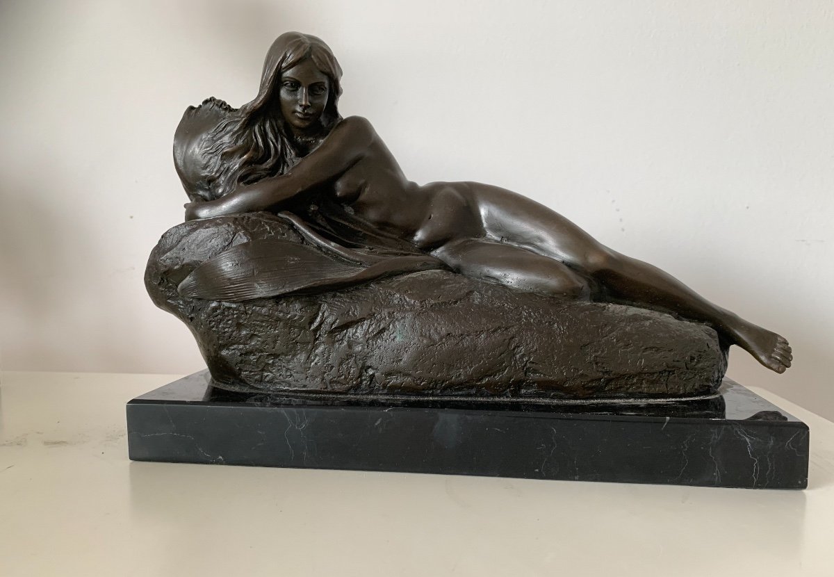 Femme Au Nénuphar  En Bronze Par Milo